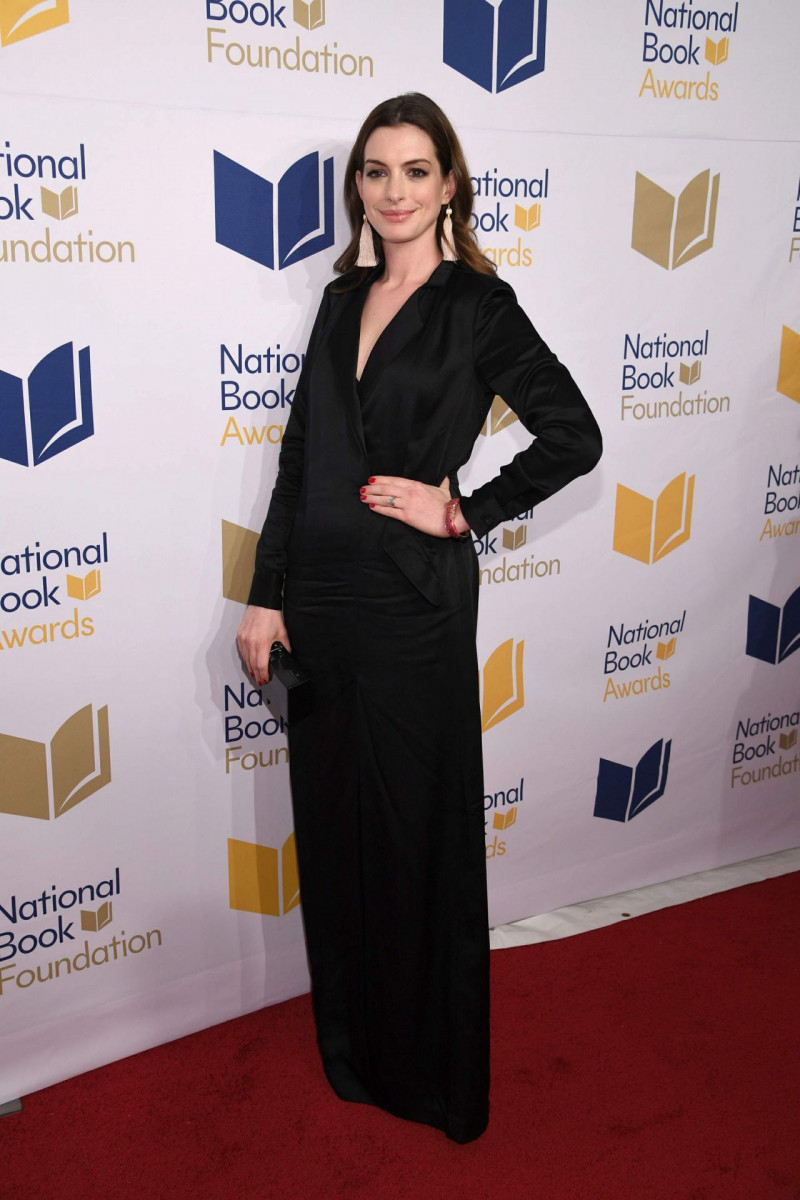 Anne Hathaway: pic #980598