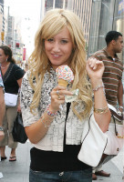 photo 18 in Ashley Tisdale gallery [id143294] 2009-03-31
