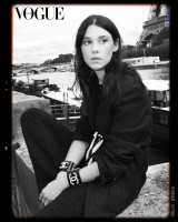 Astrid Berges-Frisbey photo #