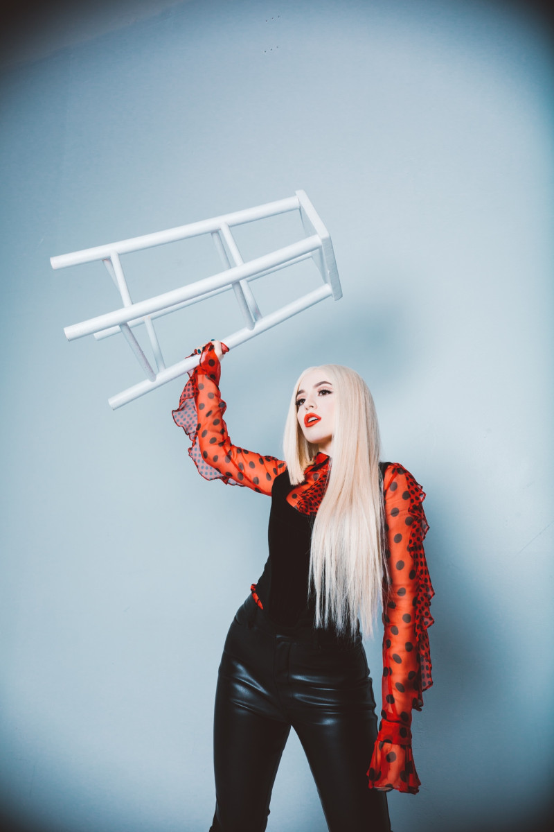 Ava Max Photo 5 Of 0 Pics Wallpaper Photo Theplace2