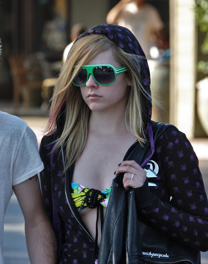 Avril Lavigne: pic #160448.