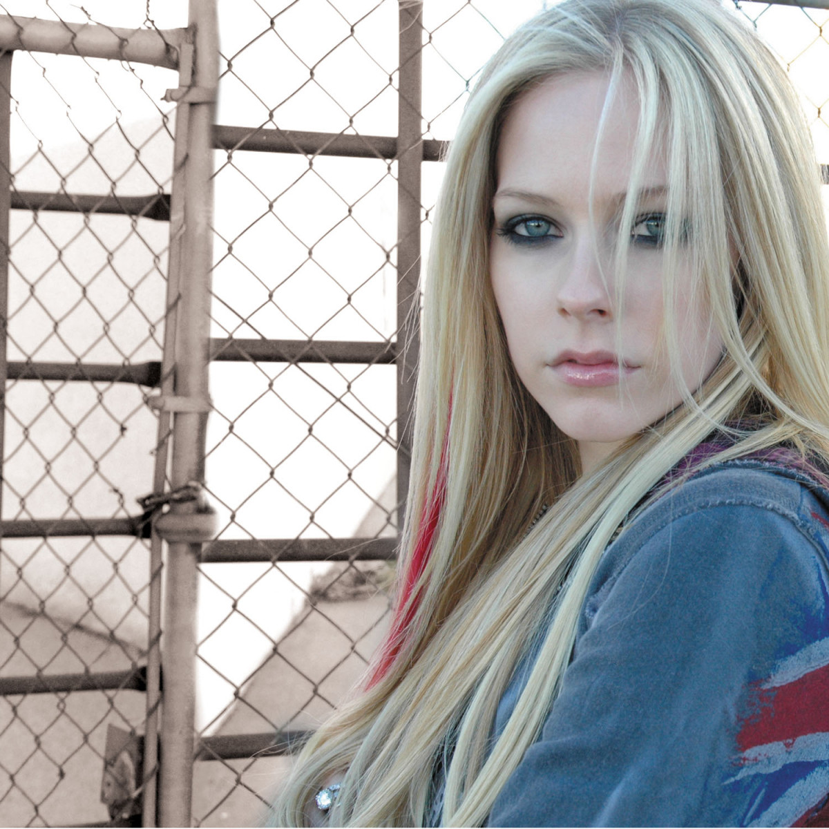 Avril Lavigne: pic #140945