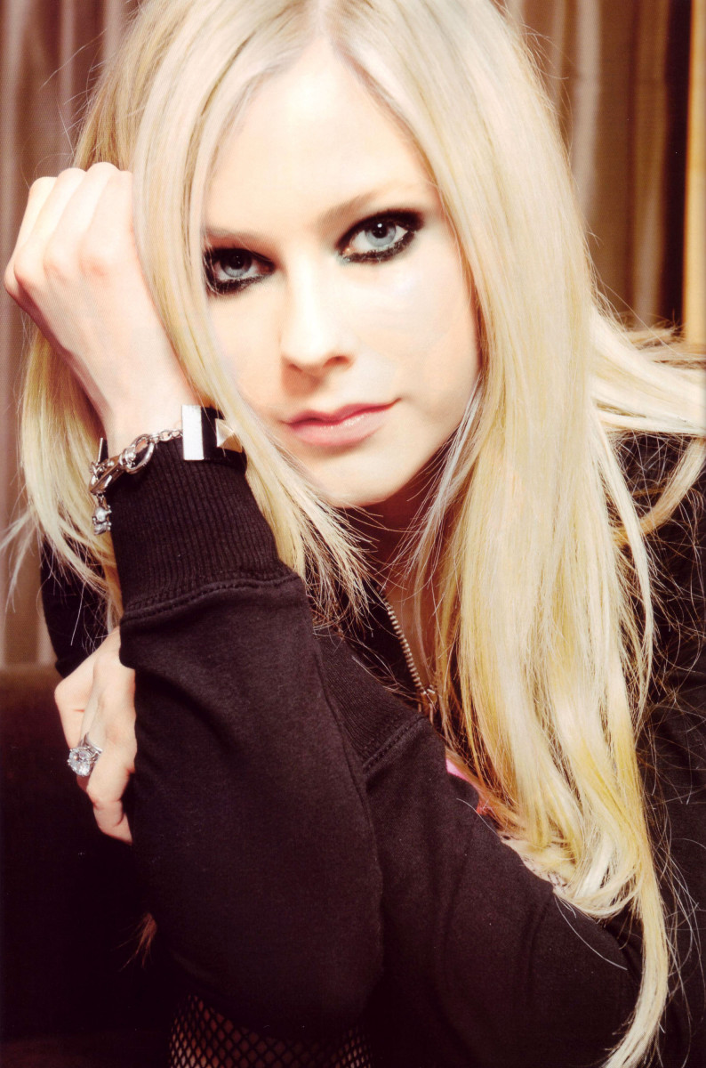 Avril Lavigne: pic #140943