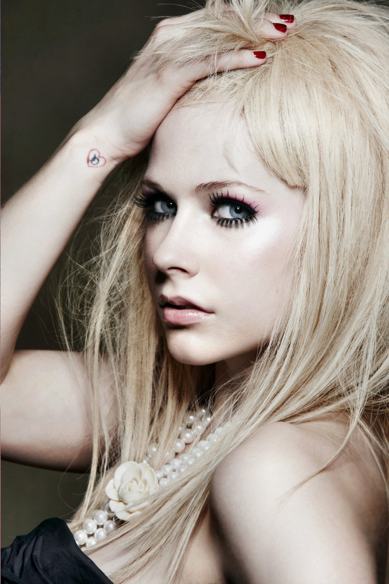 Avril Lavigne: pic #350205