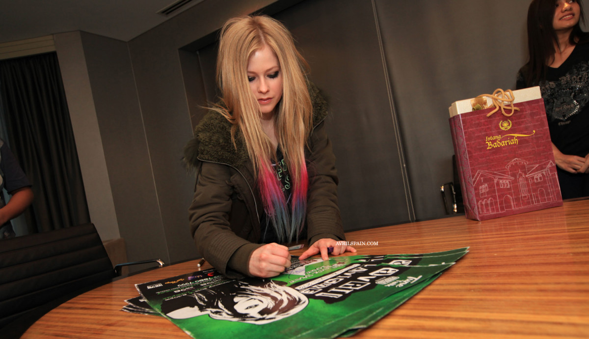 Avril Lavigne: pic #523753