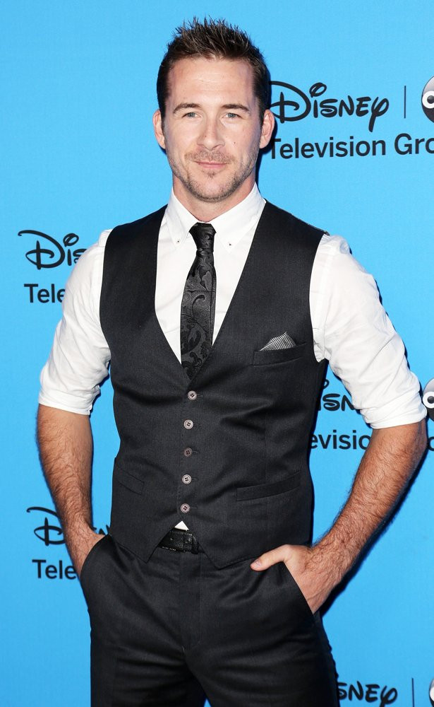 Barry Sloane : pic #1216740