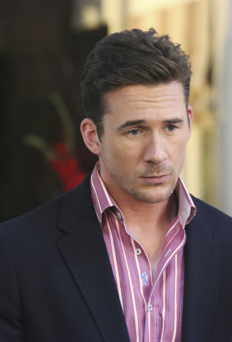 Barry Sloane : pic #839846