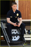 Ben McKenzie photo #