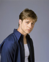 Ben McKenzie photo #