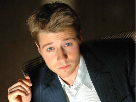 Ben McKenzie photo #