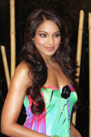 Bipasha Basu photo #