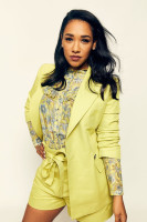 Candice Patton photo #