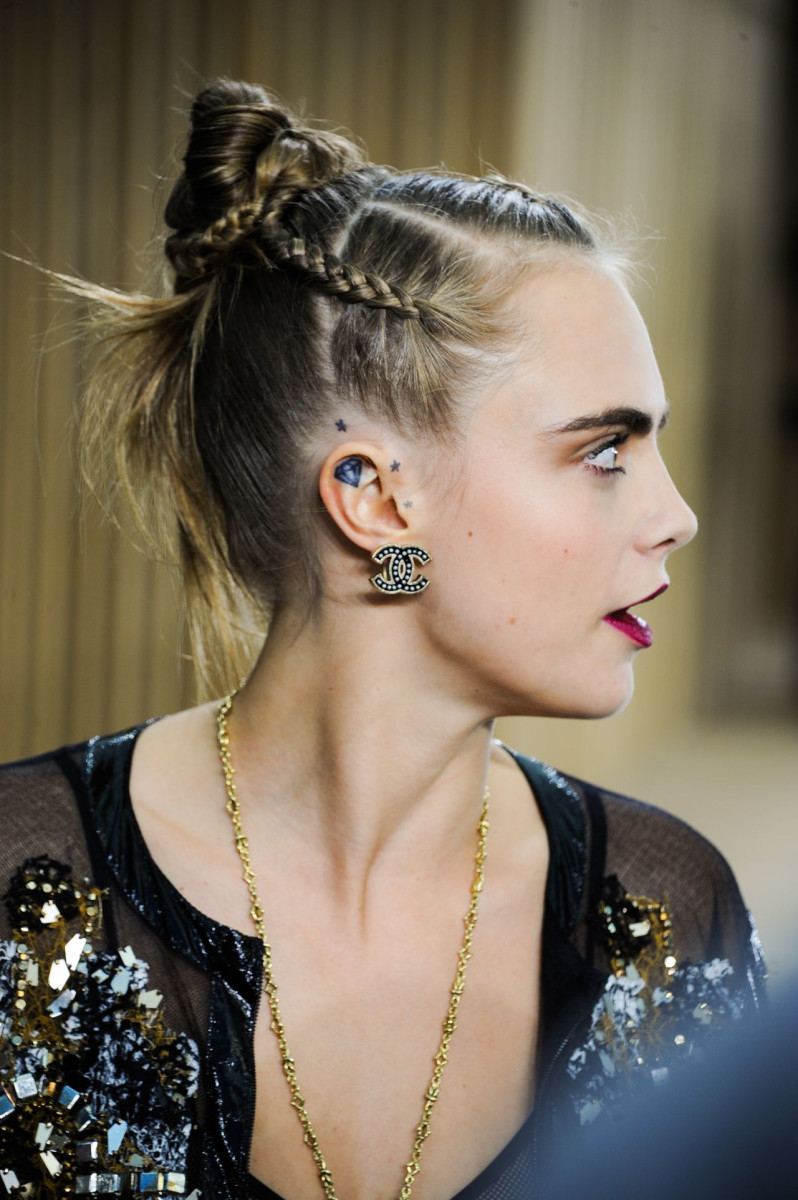 The earrings Maasai Vanrycke Paris Laureline (Cara Delevingne) in Valeriana  and the City of ten Thousand planets | Spotern