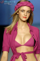 Caroline Trentini photo #