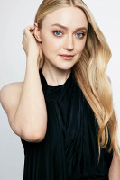 Dakota Fanning photo #