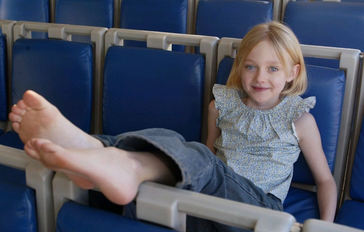 Fanning feet dakota Dakota Fanning