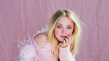 Dakota Fanning photo #