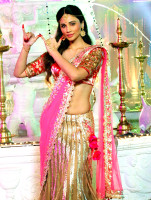 Daisy Shah photo #