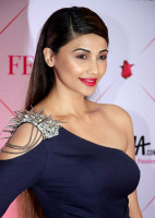 Daisy Shah photo #