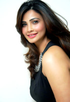 Daisy Shah photo #