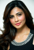 Daisy Shah photo #