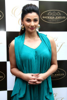 Daisy Shah photo #