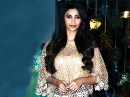 Daisy Shah photo #