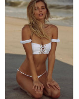 Danielle Knudson photo #