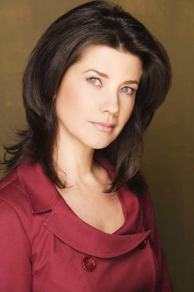 Daphne Zuniga photo #366405.