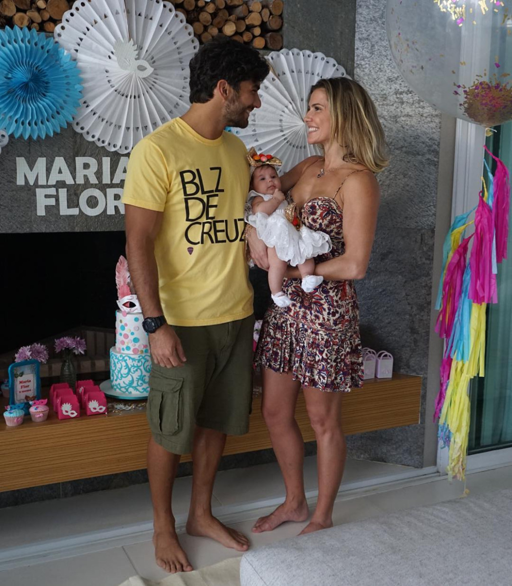 Deborah Secco Photo 74 Of 83 Pics Wallpaper Photo 835511 Theplace2