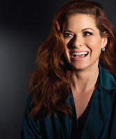 Debra Messing photo #