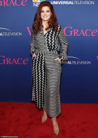 Debra Messing photo #