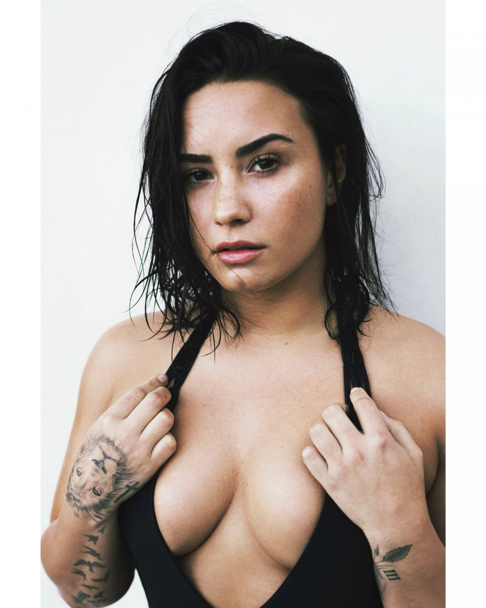 Demi Lovato Naked Pictures