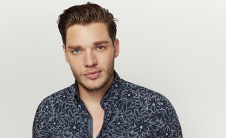 Dominic Sherwood photo #