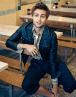 Douglas Booth photo #