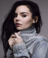 Eline Powell photo #