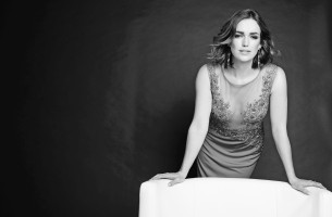 Elizabeth Henstridge photo #