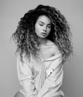 Ella Eyre photo #