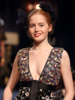 Ellie Bamber photo #