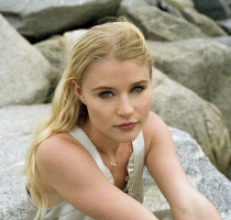 Emilie De Ravin photo #