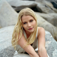 Emilie De Ravin photo #