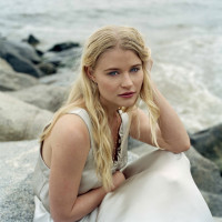 Emilie De Ravin photo #