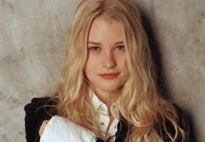 Emilie De Ravin photo #