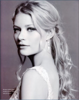 Emilie De Ravin photo #