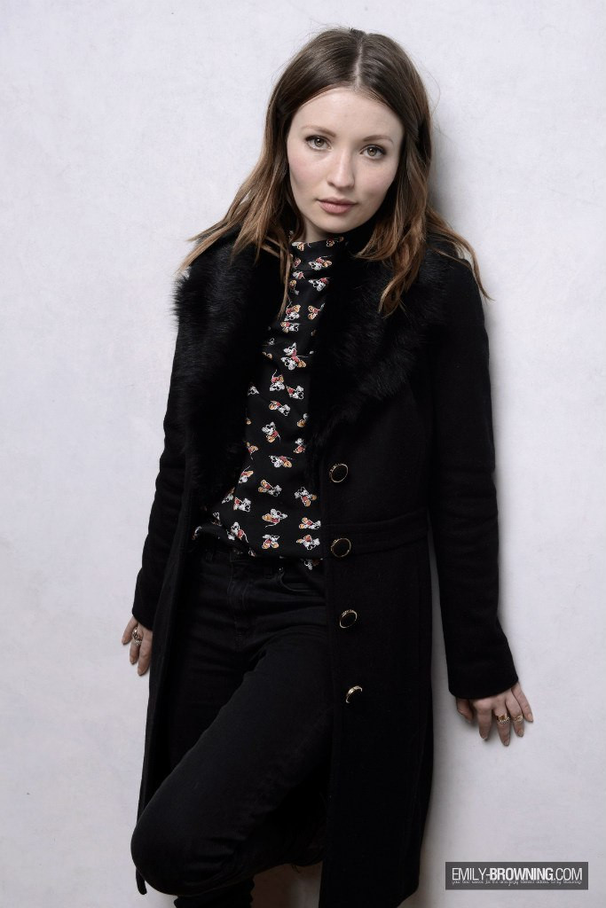 Emily Browning: pic #679597