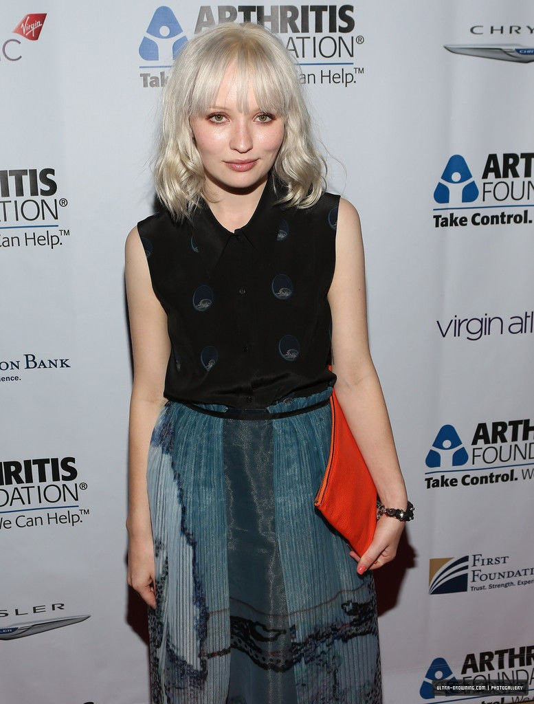 Emily Browning: pic #679375