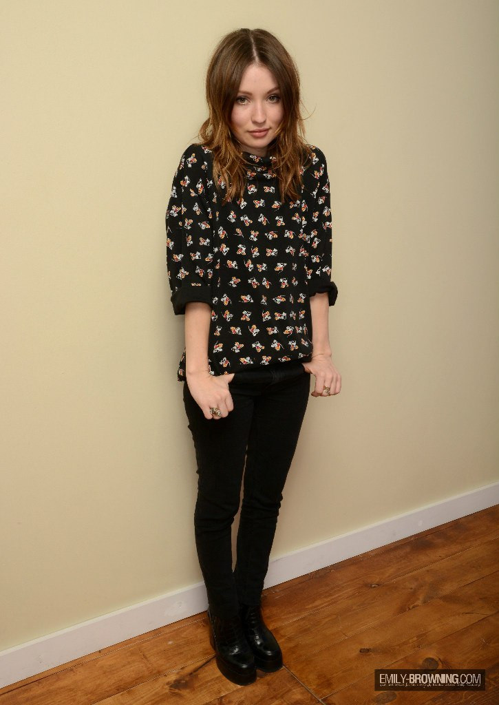 Emily Browning: pic #679595