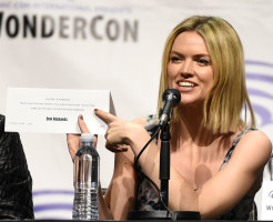 Erin Richards photo #