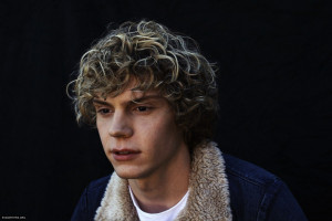 Evan Peters photo #