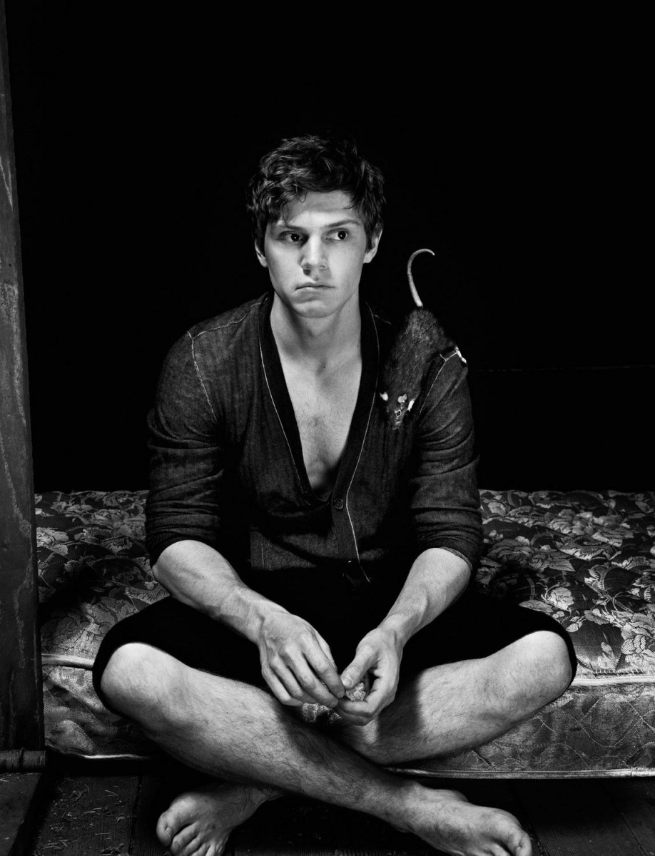 Evan Peters: pic #557673